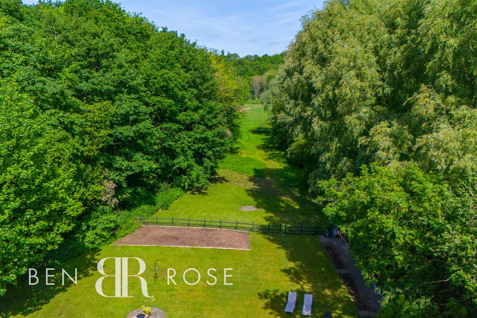 5 bed property in Valley Road, Preston